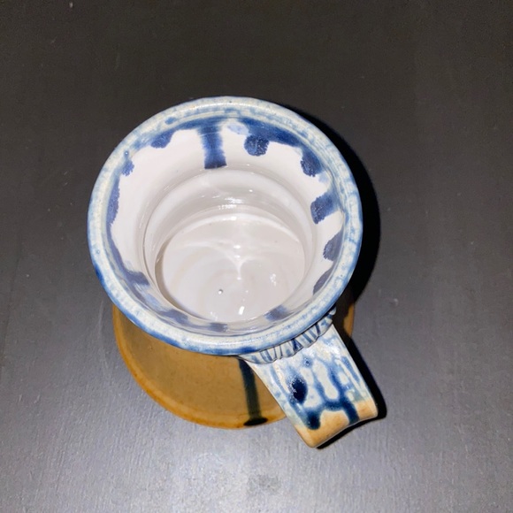 Juba Mountain Pottery mug w/ drip design pattern in blue & beige - signed - Picture 3 of 8